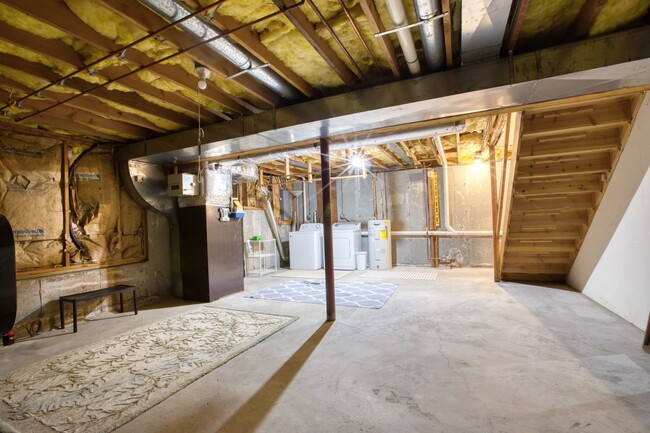 Building Photo - Spacious 2-Bedroom, 2-Story Apartment with Walk-Out Basement