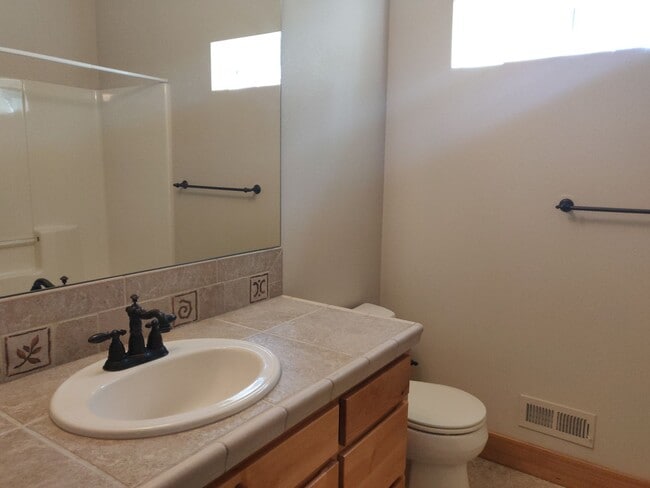 Building Photo - Charming 3x2.5 Modern Craftsman Home in NW Crossing with Private Backyard Oasis and Bonus Room Up...