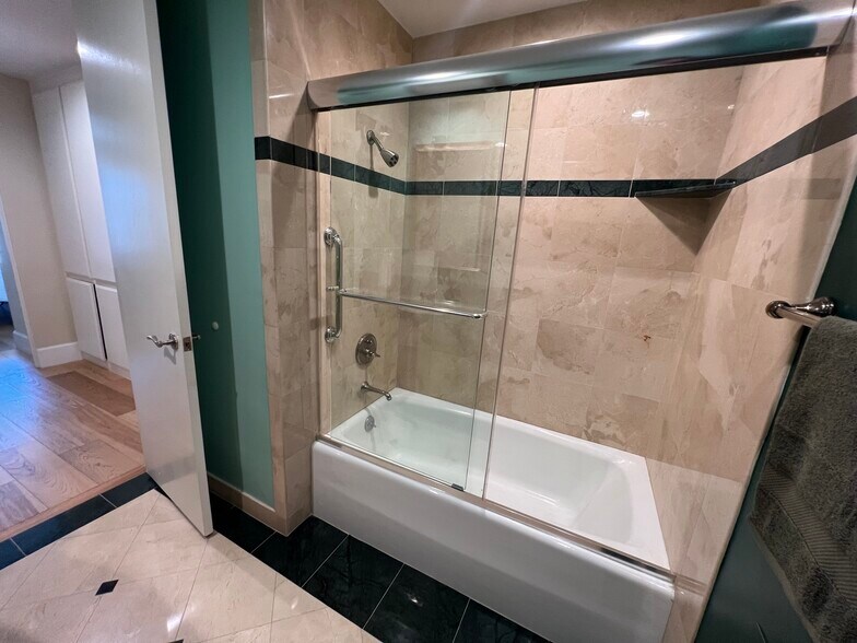 2nd Full Bathroom - 515 Ocean Ave