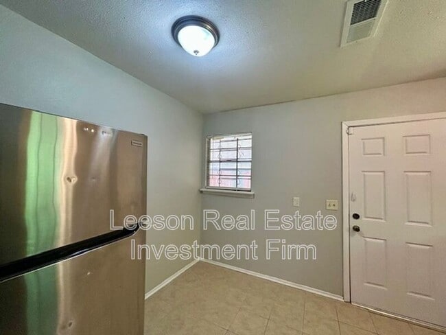 Building Photo - 317 Oregon Ave