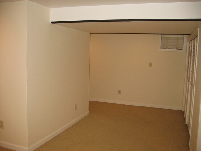 Building Photo - N.E Rose City Bungalow Pet Friendly
