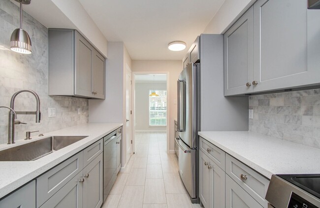 Building Photo - 355 N Post Oak Ln