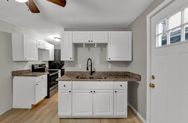 Building Photo - 333 Elm St