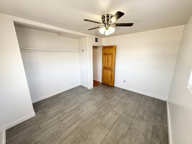 Building Photo - Fantastic 3 Bedroom/2 Bath Single Level Ho...