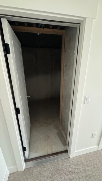 Building Photo - 204 N Rick Way
