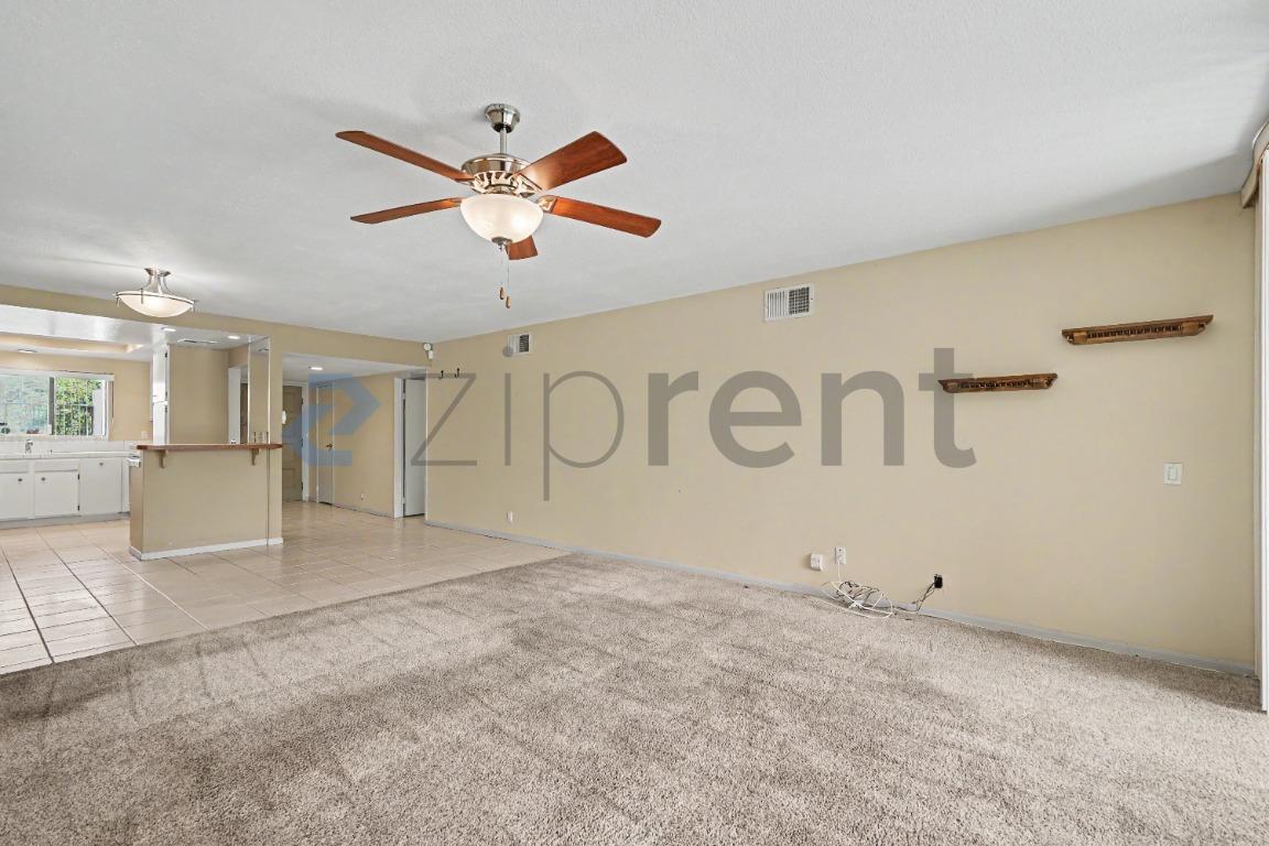 Building Photo - Unit