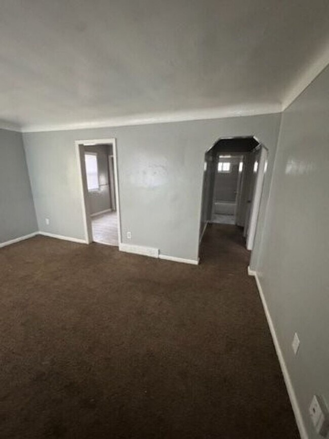 Building Photo - 7501 Lamphere- 3 Bed & 1 Bath FOR RENT