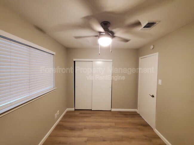 Building Photo - 5715 Lochmoor