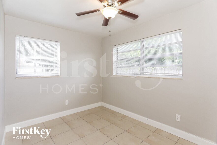 Building Photo - 2350 SW 68th Terrace