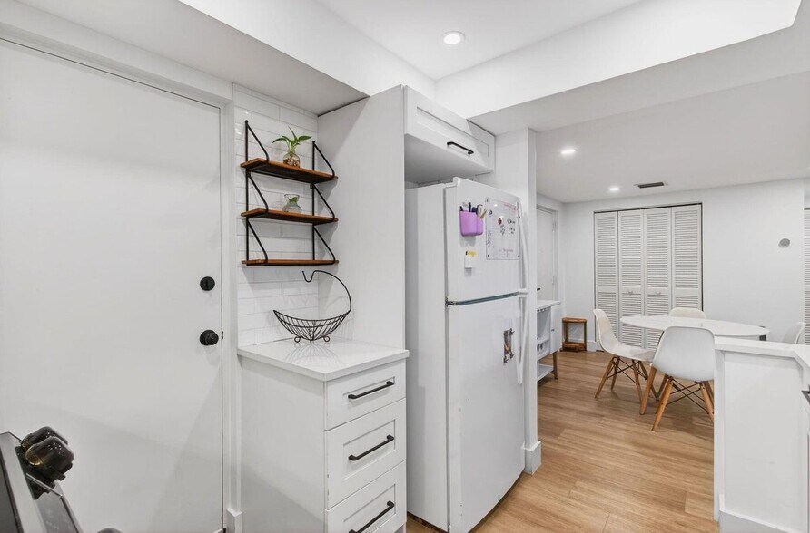 Building Photo - 50 SW 3rd Ave