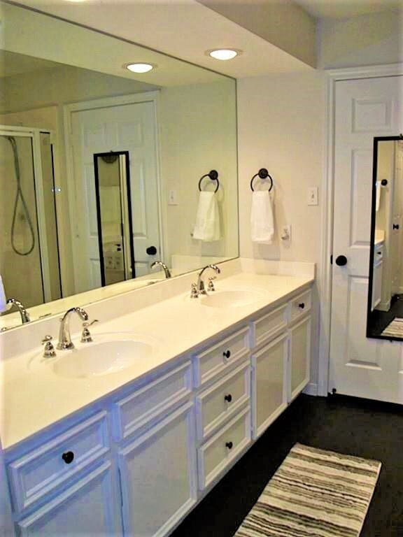 Building Photo - 435 N Rivershire Dr