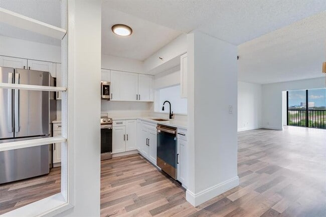 Primary Photo - 2200 S Cypress Bend Dr