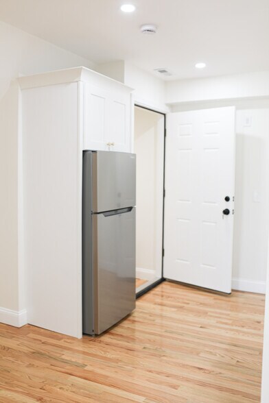 Building Photo - 170 Salem St