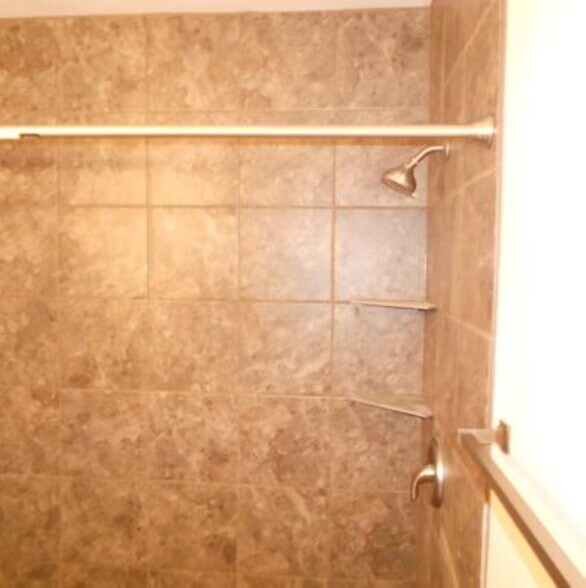 Building Photo - 112 E Dean Ave