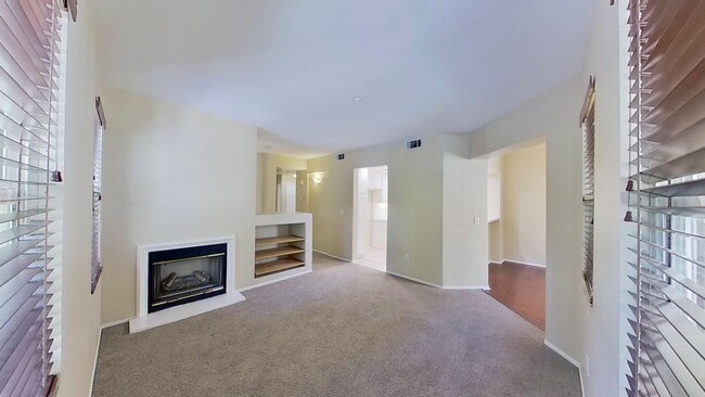 Building Photo - Spacious 1 Bed 1 Bath Condo in Irvine!