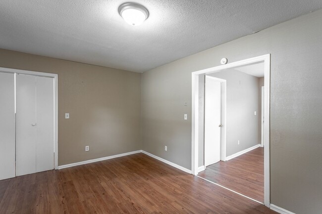 Building Photo - Charming home now available for rent in Ch...