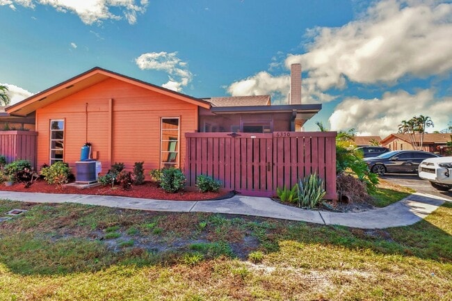 Building Photo - 6350 Royal Woods Dr