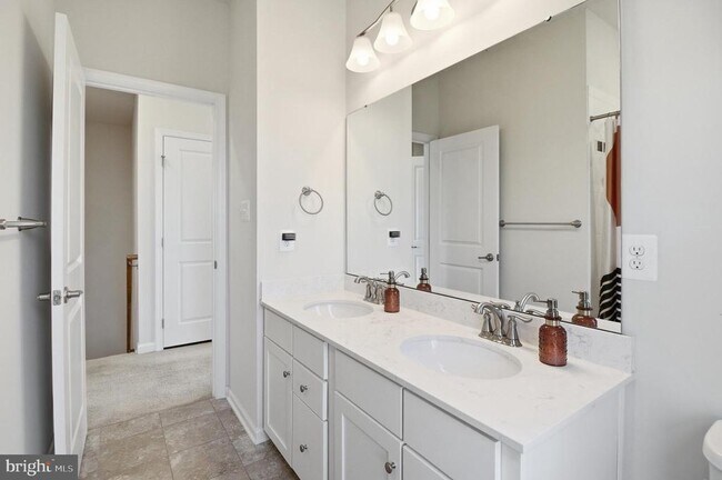 Building Photo - 13735 Air and Space Museum Pkwy