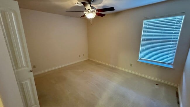 Building Photo - Spacious Stonegate Retreat with Home Office & Outdoor Living