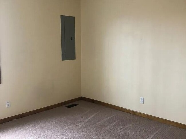 Building Photo - 118 Lily Dr