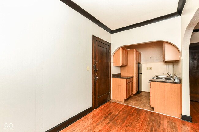 Building Photo - 590 Woodruff Pl W Dr