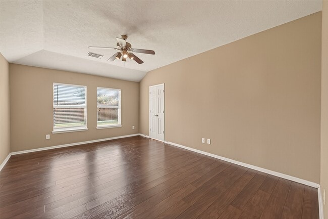 Building Photo - 926 Dracena Ct