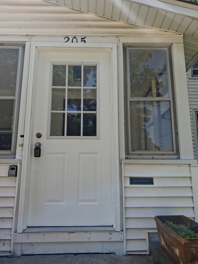 Building Photo - 205 E Phoenix Ave