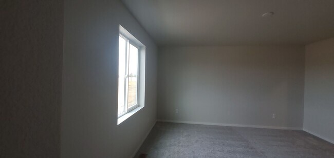 Building Photo - 2720 Barnstormer St