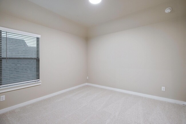 Building Photo - 518 Travine Dr