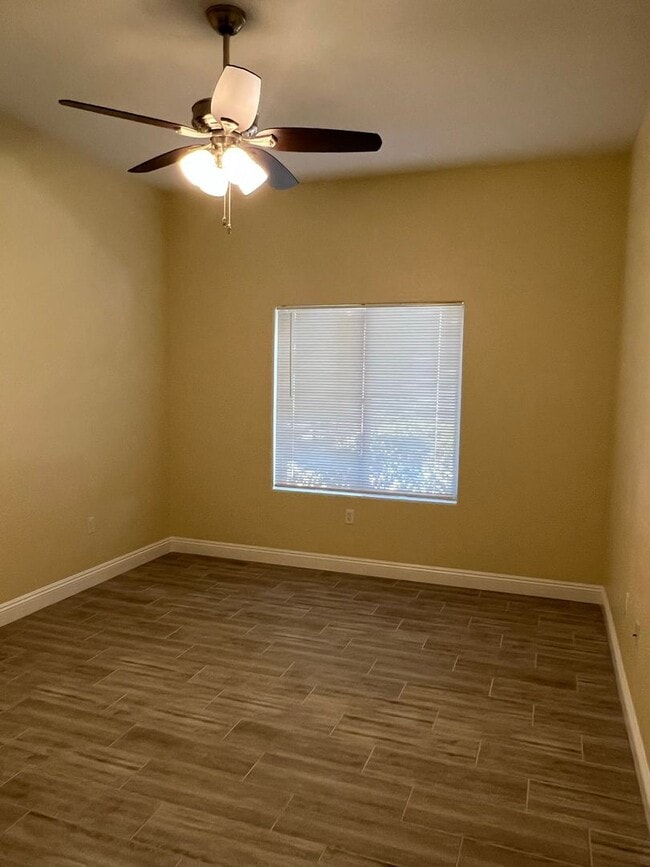 Building Photo - Gorgeous 3 Bedroom, 2 Bath in Silverado Ranch