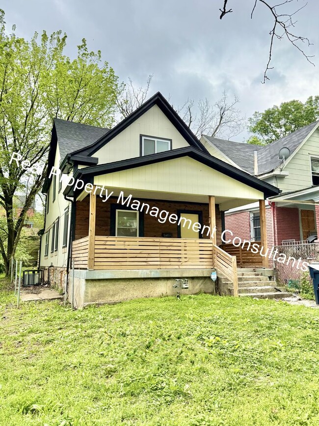 Building Photo - Stylishly Updated 3-Bedroom, 3-Bath Home –...