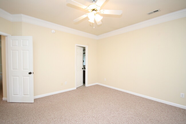 Building Photo - 215 River Oaks Dr