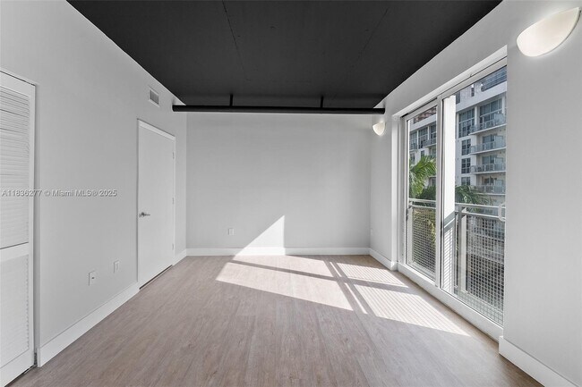 Building Photo - 455 NE 25th St