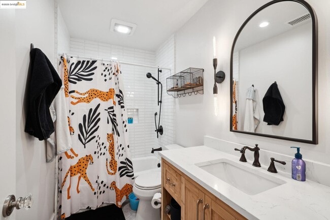 Building Photo - 946 Alma Pl