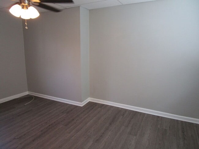 Building Photo - UPDATED 1 BEDROOM, 1 BATH HOME + OFFICE IN...