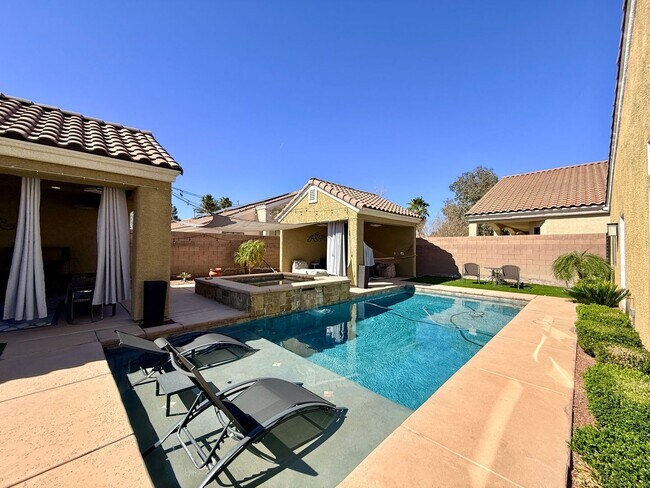 Building Photo - Welcome to this stunning 5-bedroom, 3-bath home located in the desirable Estates of Wigwam Ranch ...