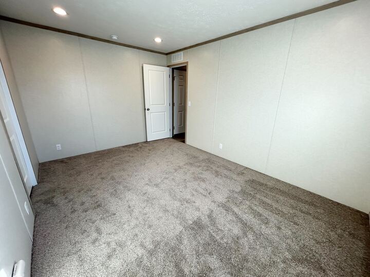 Building Photo - 29773 W Deerfield Ct