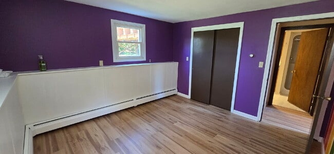 Building Photo - UPDATED!! 3 bed, 2 bath house with solar p...