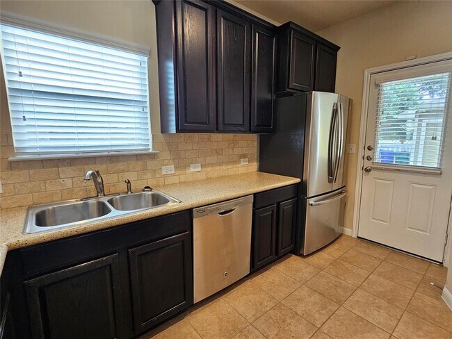 Building Photo - 808 Lost Pines Ln