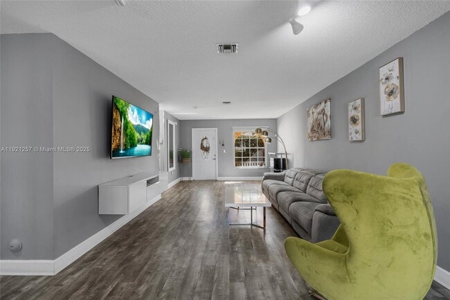 Building Photo - 4055 Eastridge Dr