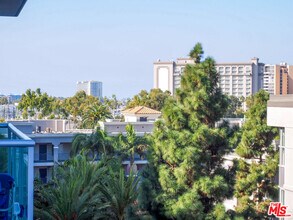 Building Photo - 13700 Marina Pointe Dr