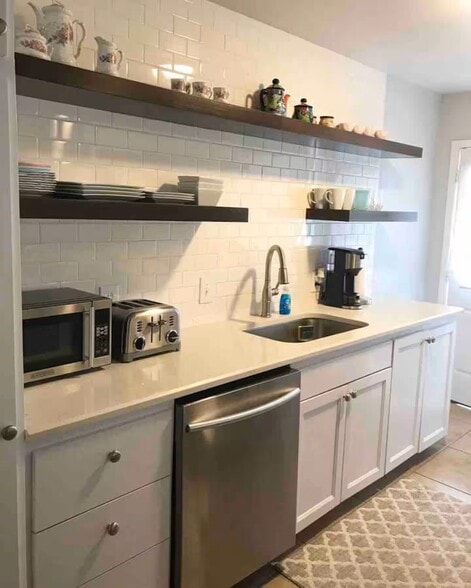 Building Photo - 2724 NW 23rd St