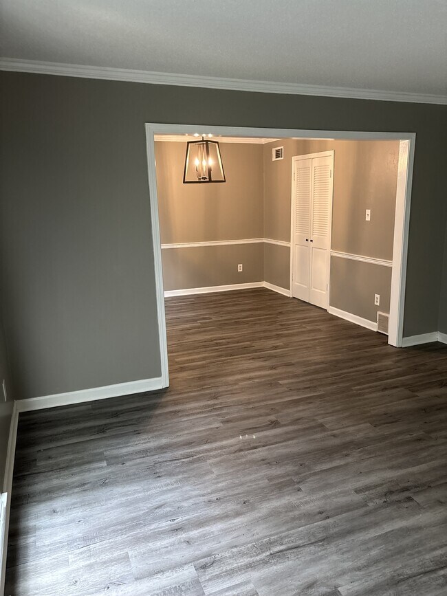 Building Photo - 8375 Rembrook Dr