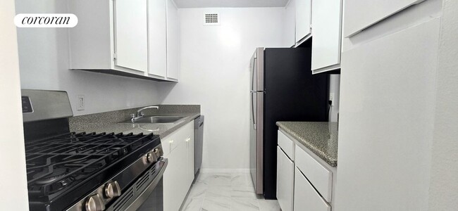Building Photo - 401 2nd Ave