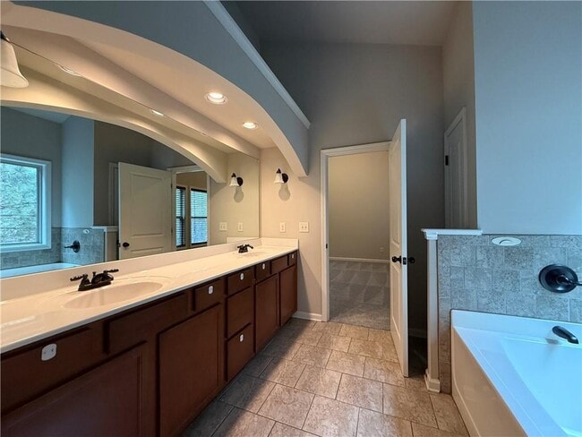 Building Photo - 4916 Briarcliff Dr