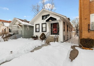 Building Photo - Charming 3-Bedroom Home | 1 Bath | In-Unit Laundry | Updated Kitchen – $2,000/month