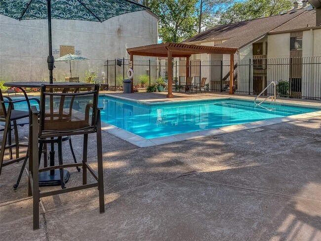 Building Photo - 12100 Melville Dr