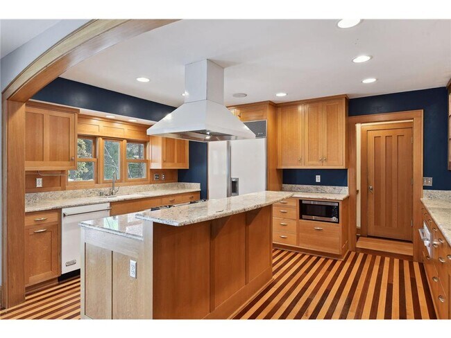 Building Photo - 5207 Doncaster Way