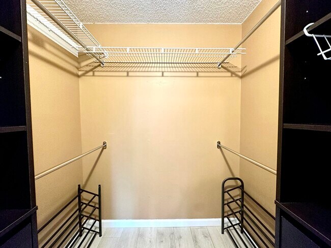 Building Photo - 22716 Vistawood Way