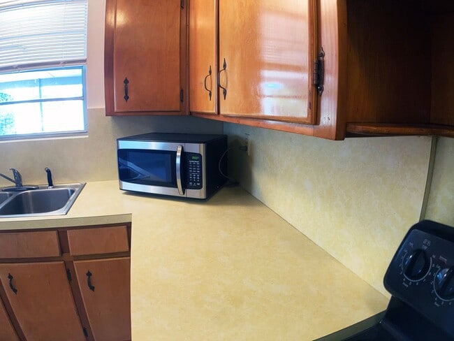 Building Photo - Charming Home in Established Jacksonville ...